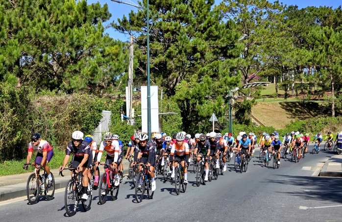 Gần 200 vận động vi&ecirc;n đua xe đạp thi t&agrave;i quanh hồ Xu&acirc;n Hương Đ&agrave; Lạt - Ảnh 3.