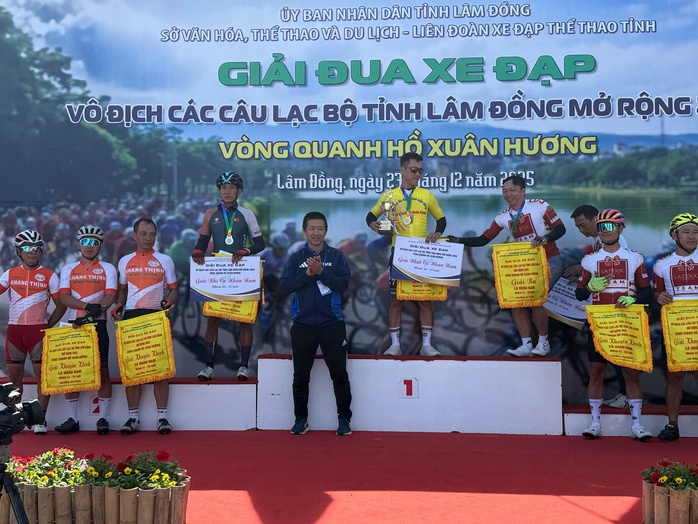 Gần 200 vận động vi&ecirc;n đua xe đạp thi t&agrave;i quanh hồ Xu&acirc;n Hương Đ&agrave; Lạt - Ảnh 5.