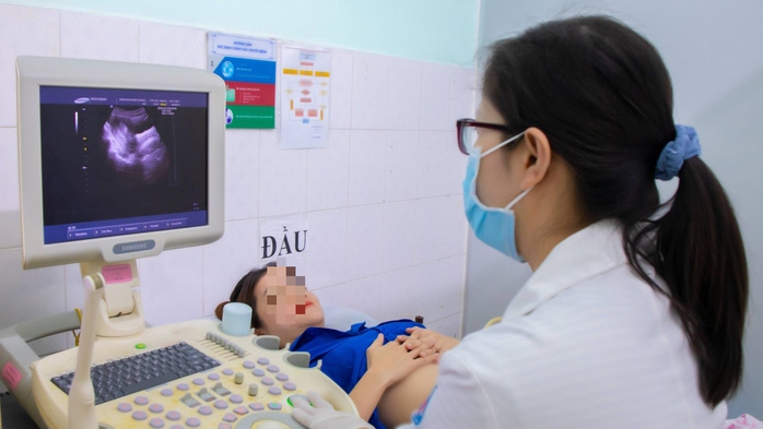 Hơn 50% nam giới c&oacute; bất thường tinh dịch đồ qua kh&aacute;m tiền h&ocirc;n nh&acirc;n tại Bệnh viện H&ugrave;ng Vương - Ảnh 1.