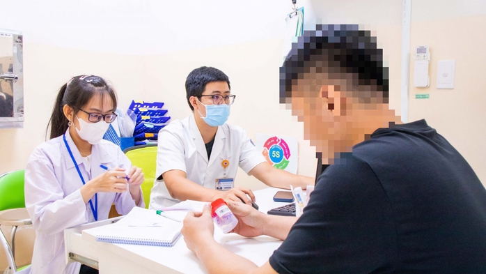 Hơn 50% nam giới c&oacute; bất thường tinh dịch đồ qua kh&aacute;m tiền h&ocirc;n nh&acirc;n tại Bệnh viện H&ugrave;ng Vương - Ảnh 2.