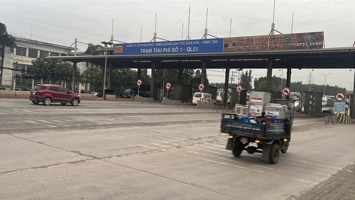 CLIP 3 trạm thu ph&iacute; bỏ hoang như những 'l&ocirc; cốt' &aacute;n ngữ tr&ecirc;n Quốc lộ 1,51 kết nối Đồng Nai với TPHCM - Ảnh 20.