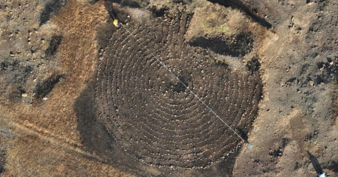 M&ecirc; cung 2.000 năm lộ ra giữa thảo nguy&ecirc;n Ấn Độ - Ảnh 1.