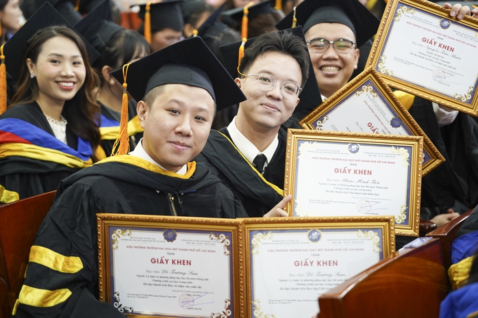 Ấn tượng: 10 t&acirc;n thạc sĩ c&ugrave;ng dẫn đầu to&agrave;n kh&oacute;a học - Ảnh 3.