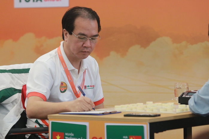 Nguyễn Th&agrave;nh Bảo hạ thần đồng Trung Quốc, tranh chung kết C&uacute;p Cờ tướng Phương Trang - Ảnh 1.
