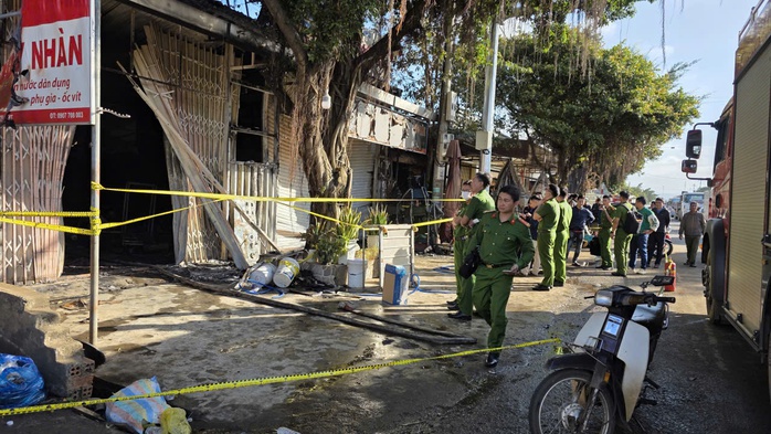 Vụ ch&aacute;y nh&agrave; ở Đắk Lắk: V&igrave; sao 4 người chết, b&eacute; 1 th&aacute;ng tuổi tho&aacute;t chết? - Ảnh 2.