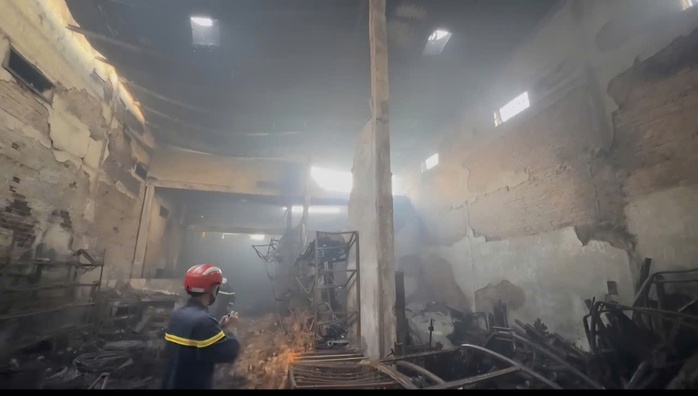 Vụ hỏa hoạn khiến 4 người chết: R&agrave; so&aacute;t lại c&ocirc;ng t&aacute;c ph&ograve;ng ch&aacute;y hộ gia đ&igrave;nh - Ảnh 1.