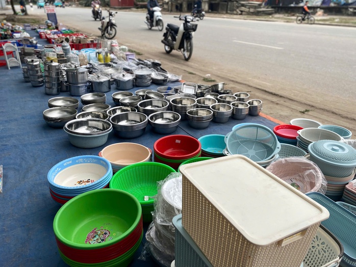 Nhựa t&aacute;i chế loay hoay đầu ra - Ảnh 1.