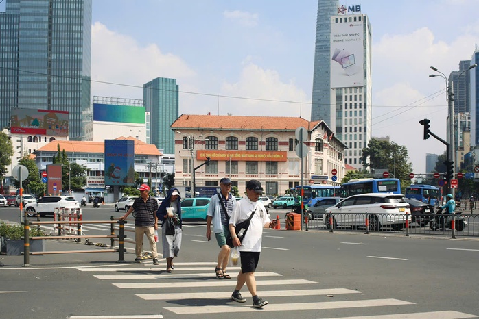 Dự b&aacute;o thời tiết h&ocirc;m nay, 28-12: TPHCM v&agrave; Nam Bộ se lạnh nhẹ, ng&agrave;y nắng - Ảnh 1.