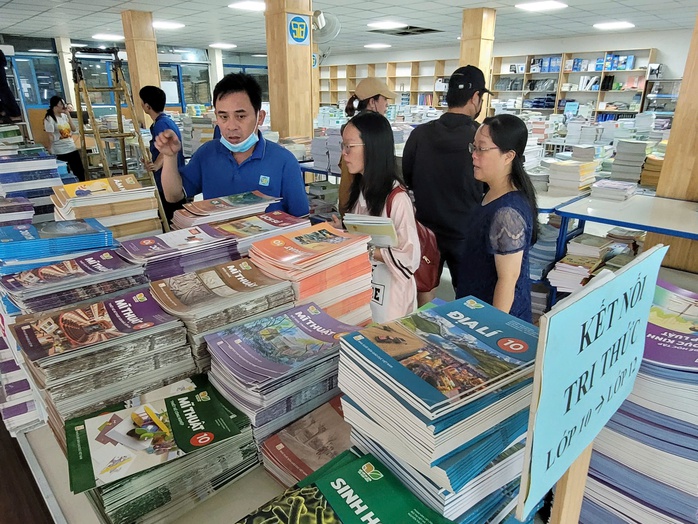 Sẵn s&agrave;ng c&aacute;c phương &aacute;n tập huấn d&ugrave;ng 1 bộ s&aacute;ch - Ảnh 1.