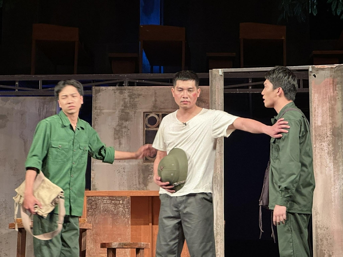 "Qu&acirc;n khu Nam Đồng" chạm đến miền k&yacute; ức v&agrave; l&ograve;ng tri &acirc;n s&acirc;u thẳm - Ảnh 5.