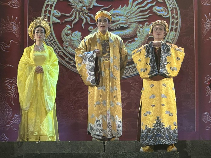 Giao duy&ecirc;n nghệ thuật trong kh&ocirc;ng gian vở "Trần Nh&acirc;n T&ocirc;ng", Minh Hải c&oacute; đ&ecirc;m sinh nhật &yacute; nghĩa - Ảnh 7.