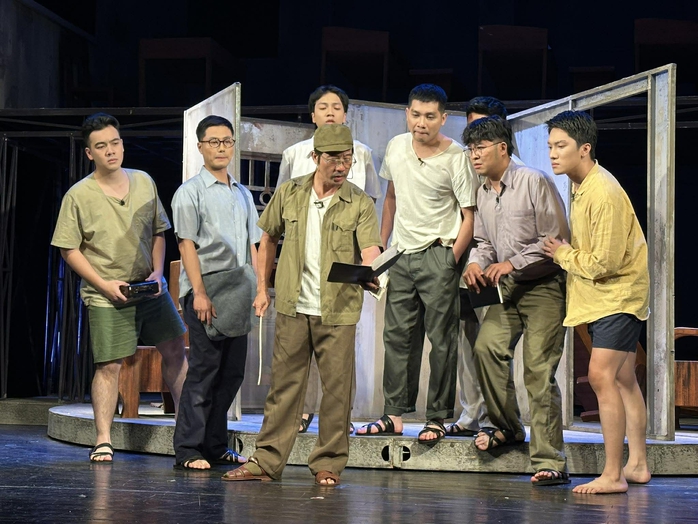 "Qu&acirc;n khu Nam Đồng" chạm đến miền k&yacute; ức v&agrave; l&ograve;ng tri &acirc;n s&acirc;u thẳm - Ảnh 2.