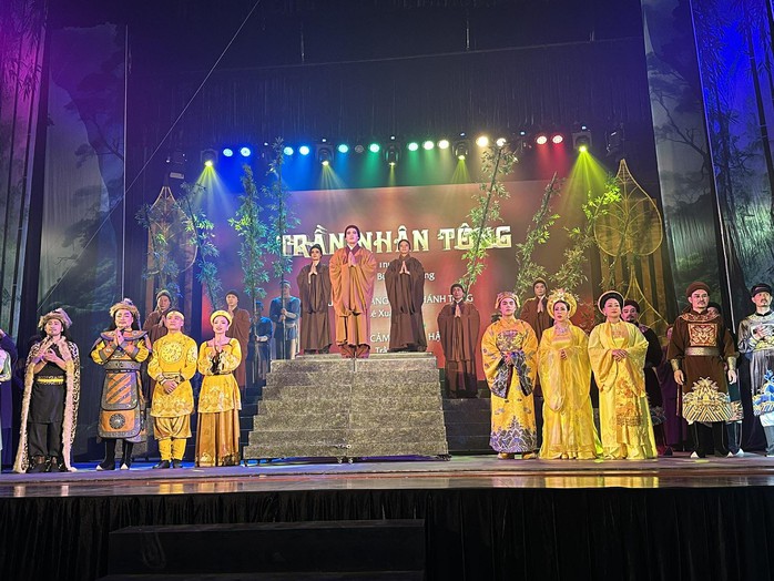 Giao duy&ecirc;n nghệ thuật trong kh&ocirc;ng gian vở "Trần Nh&acirc;n T&ocirc;ng", Minh Hải c&oacute; đ&ecirc;m sinh nhật &yacute; nghĩa - Ảnh 5.