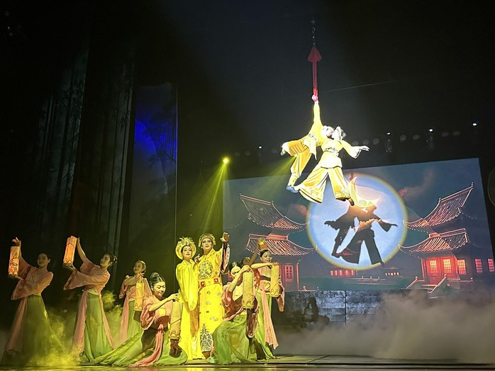 Giao duy&ecirc;n nghệ thuật trong kh&ocirc;ng gian vở "Trần Nh&acirc;n T&ocirc;ng", Minh Hải c&oacute; đ&ecirc;m sinh nhật &yacute; nghĩa - Ảnh 8.