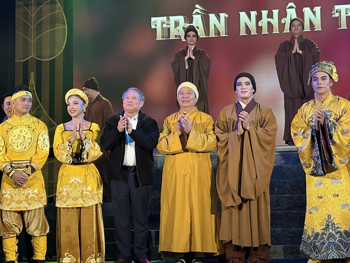 Giao duy&ecirc;n nghệ thuật trong kh&ocirc;ng gian vở "Trần Nh&acirc;n T&ocirc;ng", Minh Hải c&oacute; đ&ecirc;m sinh nhật &yacute; nghĩa - Ảnh 9.