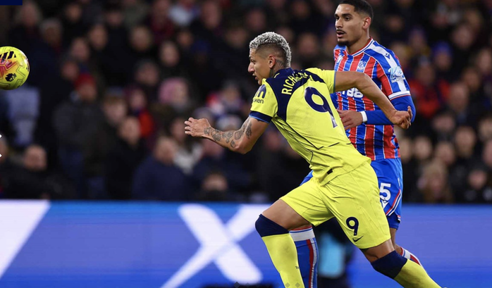 Sao trẻ tỏa s&aacute;ng, Tottenham nhọc nhằn vượt Crystal Palace - Ảnh 2.