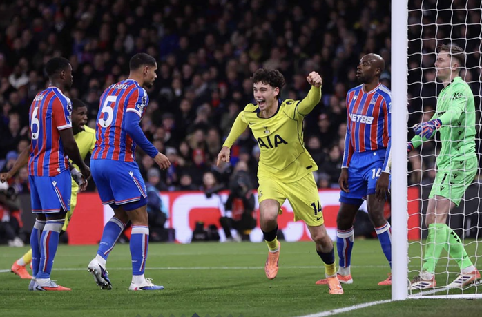 Sao trẻ tỏa s&aacute;ng, Tottenham nhọc nhằn vượt Crystal Palace - Ảnh 5.