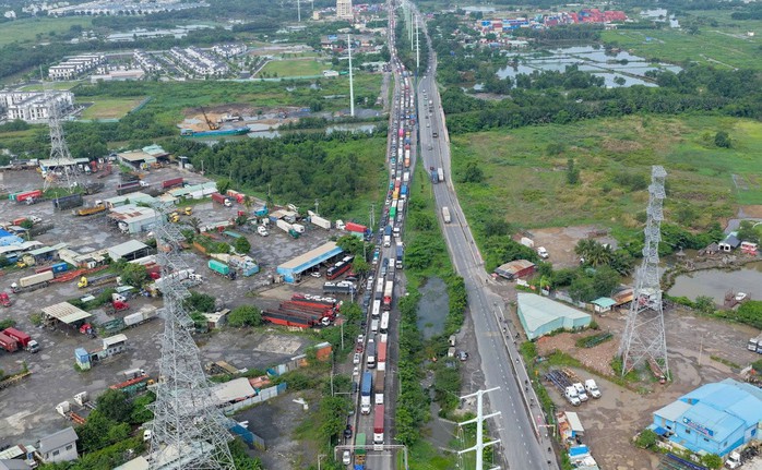 Đột ph&aacute; hạ tầng, n&acirc;ng tầm đ&ocirc; thị: Hạ tầng giao th&ocirc;ng kết nối chưa tương xứng  - Ảnh 1.