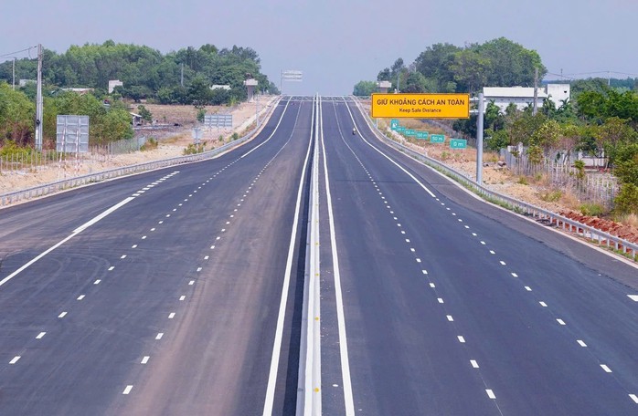 Đột ph&aacute; hạ tầng, n&acirc;ng tầm đ&ocirc; thị: Hạ tầng giao th&ocirc;ng kết nối chưa tương xứng  - Ảnh 2.