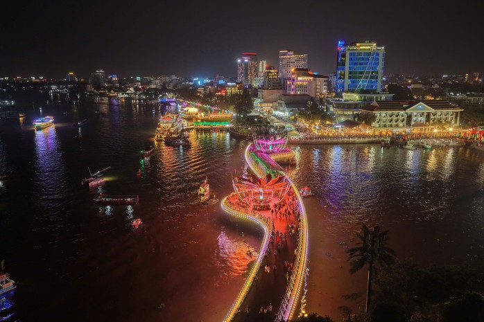 C&uacute; h&iacute;ch mạnh mẽ cho du lịch miền T&acirc;y - Ảnh 1.