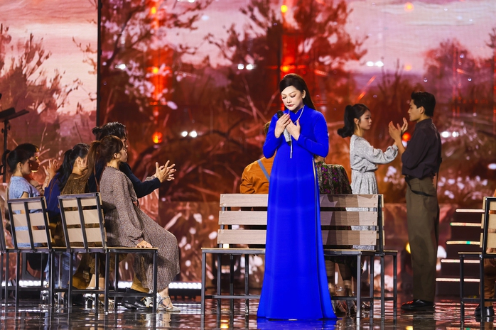 Hồ Văn Cường khiến kh&aacute;n giả vỡ &ograve;a  - Ảnh 13.