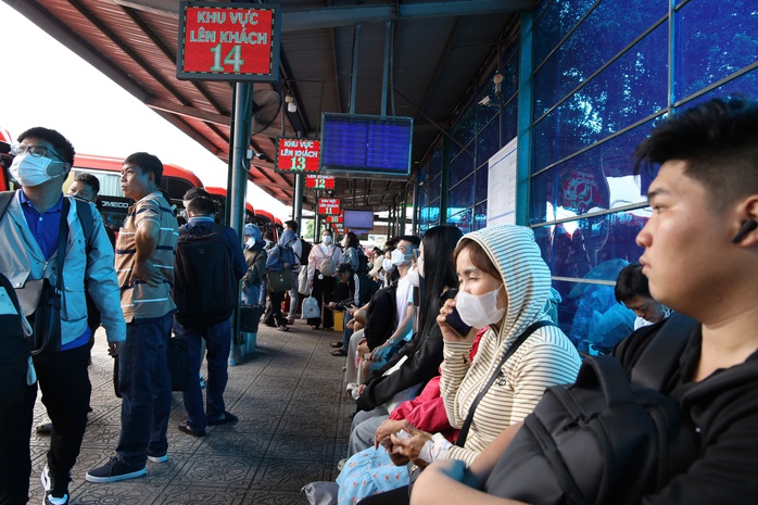 Tết Dương lịch 2026, một bến xe TPHCM dự kiến tăng 50% lượng kh&aacute;ch - Ảnh 3.