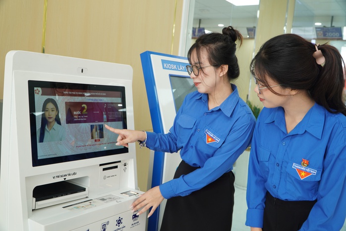 Tại Trung tâm Phục vụ hành chính công TPHCM không có chuyện "để hồ sơ đó cháu kiểm tra sau" - Ảnh 8.