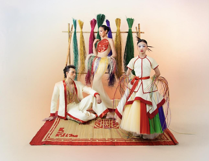 B&ugrave;i Ho&agrave;ng &Acirc;n v&agrave; h&agrave;nh tr&igrave;nh "dệt" k&yacute; ức l&agrave;ng nghề v&agrave;o thời trang đương đại - Ảnh 1.