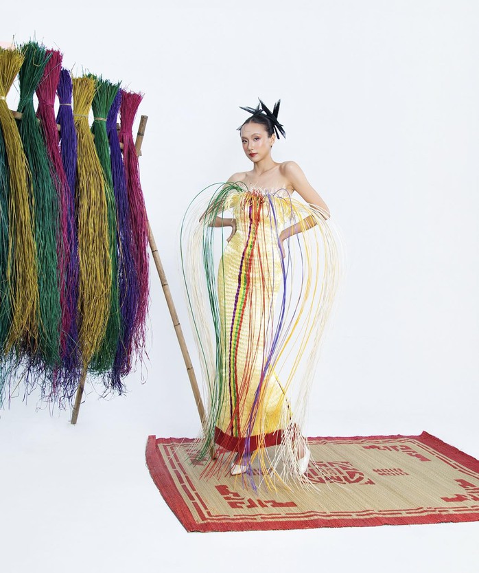 B&ugrave;i Ho&agrave;ng &Acirc;n v&agrave; h&agrave;nh tr&igrave;nh "dệt" k&yacute; ức l&agrave;ng nghề v&agrave;o thời trang đương đại - Ảnh 5.