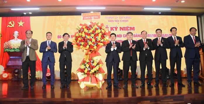 Ban Nội ch&iacute;nh Đ&agrave; Nẵng nhận Hu&acirc;n chương Lao động - Ảnh 1.
