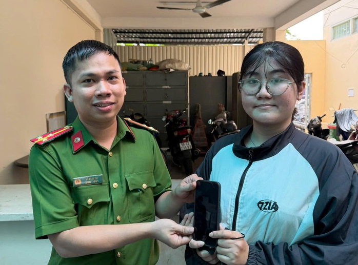 Đi si&ecirc;u thị Lotte Mart mua sắm, c&ocirc; g&aacute;i nhận tin vui từ C&ocirc;ng an TPHCM - Ảnh 1.