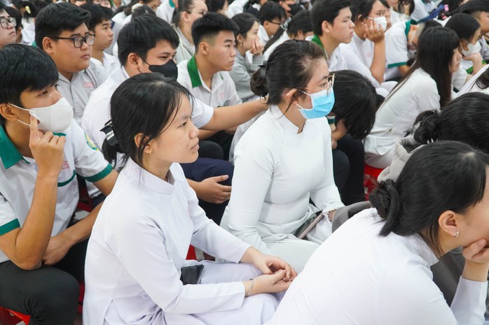 Tăng cường hướng nghiệp cho học sinh ngoại th&agrave;nh  - Ảnh 4.