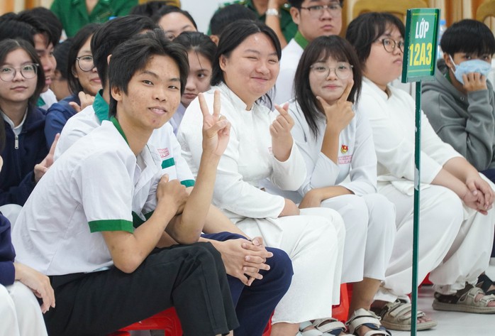 Tăng cường hướng nghiệp cho học sinh ngoại th&agrave;nh  - Ảnh 1.