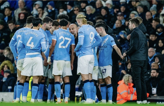 Man City trở lại đường đua - Ảnh 1.