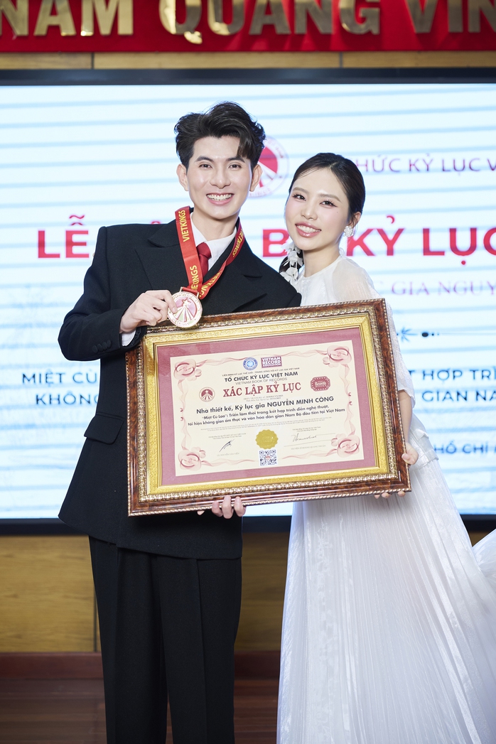 NTK Nguyễn Minh C&ocirc;ng tạo n&ecirc;n kỳ t&iacute;ch chưa từng c&oacute; với 2 lần nhận kỷ lục Việt Nam  - Ảnh 1.