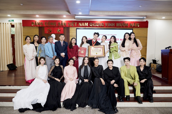 NTK Nguyễn Minh C&ocirc;ng tạo n&ecirc;n kỳ t&iacute;ch chưa từng c&oacute; với 2 lần nhận kỷ lục Việt Nam  - Ảnh 3.