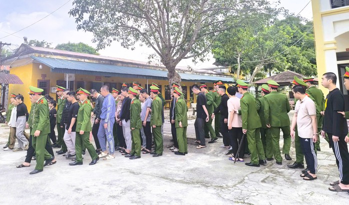 Cả ngàn người sập bẫy trong đường dây lừa đảo, bắt nhiều chủ tịch, giám đốc công ty "ma" - Ảnh 1.