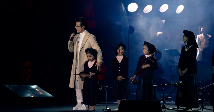 Hà Anh Tuấn mang "Chân trời rực rỡ" ra rạp  - Ảnh 1.