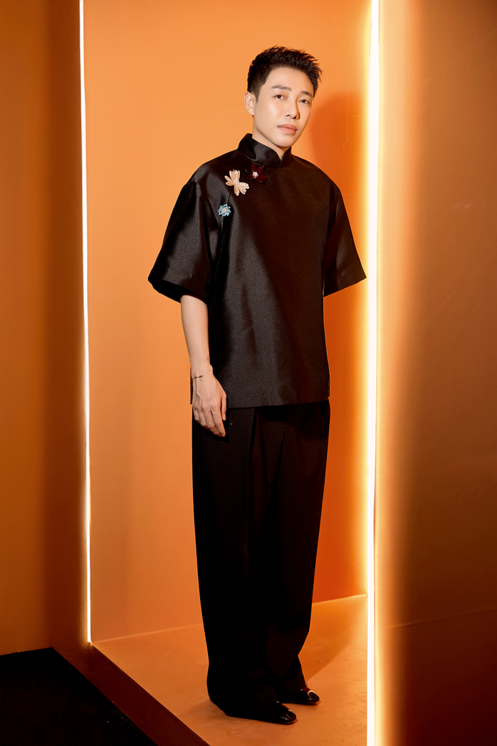 Sao Việt mê mệt với yoga mới   - Ảnh 1.