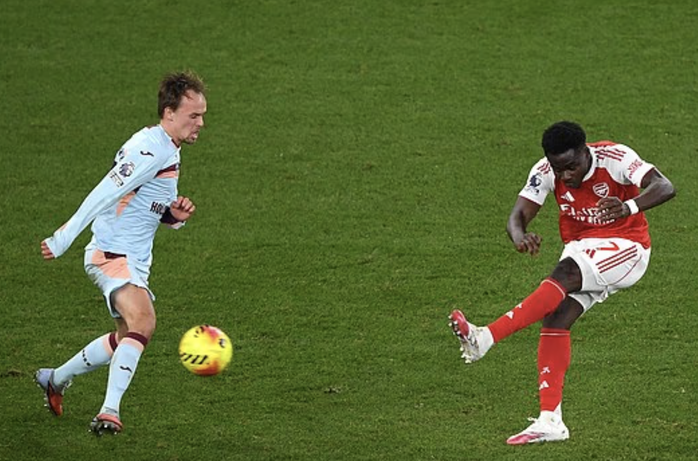 Đánh bại Brentford, Arsenal giữ vững ngôi đầu Ngoại hạng - Ảnh 4.