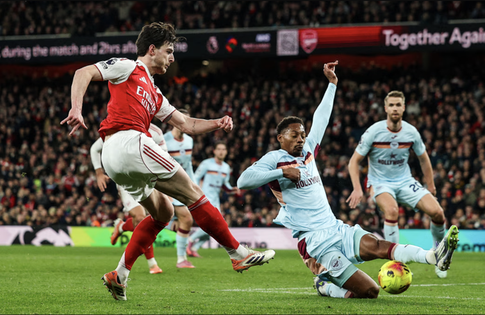 Đánh bại Brentford, Arsenal giữ vững ngôi đầu Ngoại hạng - Ảnh 1.