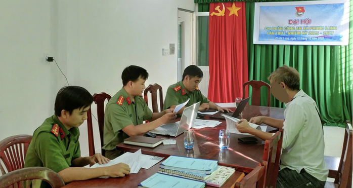 Vĩnh Long: Chủ shop online bị mời làm việc vì đăng tin sai sự thật về bão lũ - Ảnh 1. Vĩnh Long: Chủ shop online bị mời làm việc vì đăng tin sai sự thật về bão lũ - Ảnh 1.