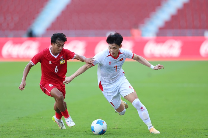 Clip bàn thắng gây tranh cãi của Nguyễn Đình Bắc tại SEA Games 33 - Ảnh 1.