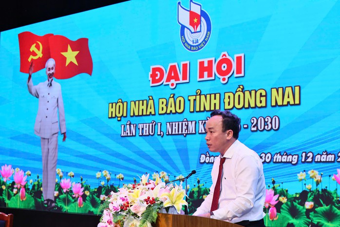 Nh&agrave; b&aacute;o Trần Nam Đ&ocirc;ng t&aacute;i đắc cử Chủ tịch Hội Nh&agrave; b&aacute;o tỉnh Đồng Nai - Ảnh 4.