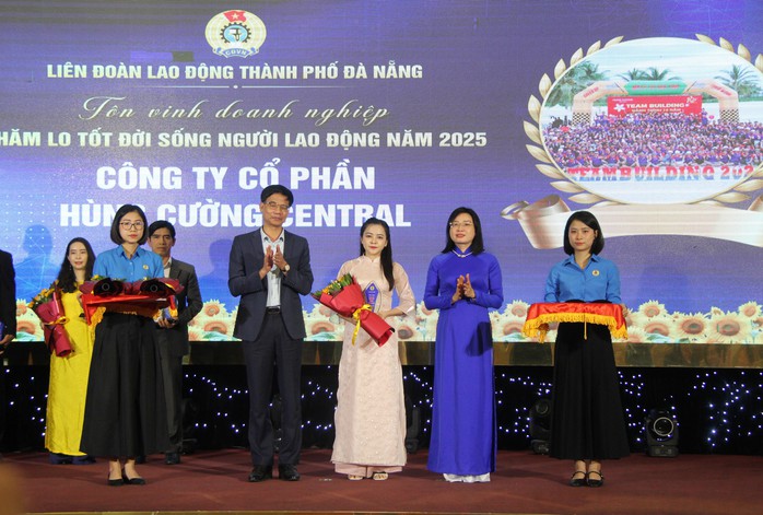 C&ocirc;ng đo&agrave;n Đ&agrave; Nẵng: Hơn 133 tỉ đồng hỗ trợ người lao động, t&ocirc;n vinh 56 doanh nghiệp ti&ecirc;u biểu - Ảnh 4.