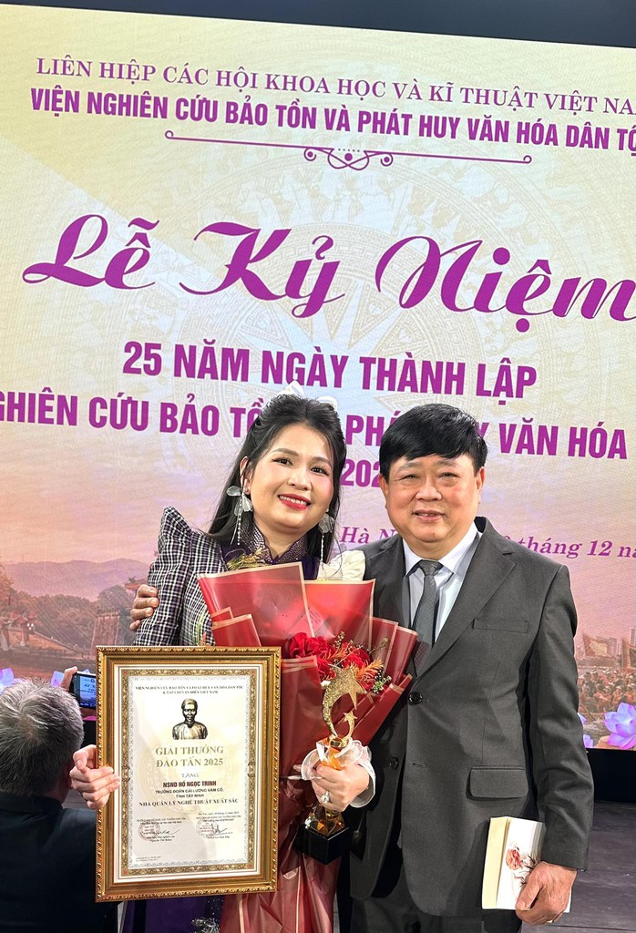 Trung Hiếu, Thanh Hiệp, Hồ Ngọc Trinh được trao giải thưởng Đ&agrave;o Tấn - Ảnh 5.