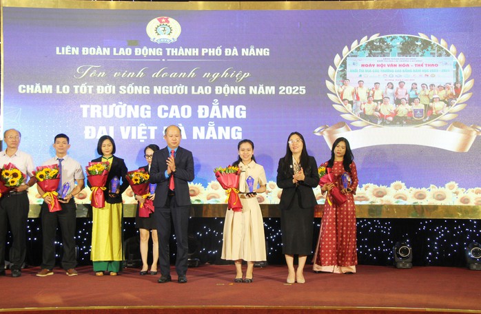 C&ocirc;ng đo&agrave;n Đ&agrave; Nẵng: Hơn 133 tỉ đồng hỗ trợ người lao động, t&ocirc;n vinh 56 doanh nghiệp ti&ecirc;u biểu - Ảnh 3.