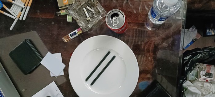 Bắt quả tang nh&oacute;m trai xinh , g&aacute;i đẹp sử dụng ma t&uacute;y ở Quảng Trị - Ảnh 2.