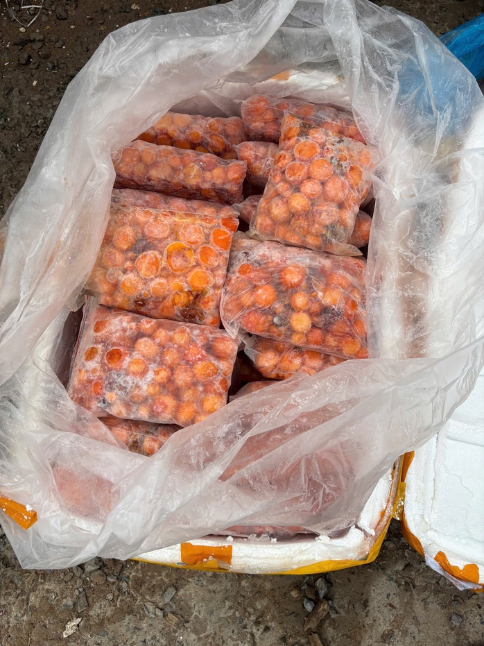 Sự thật bất ngờ khi C&ocirc;ng an TPHCM kiểm tra 11 cơ sở chế biến thực phẩm - Ảnh 2.