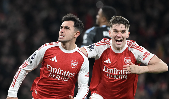 Arsenal dội "mưa b&agrave;n thắng" trước Aston Villa, v&ocirc; địch lượt đi Ngoại hạng - Ảnh 5.